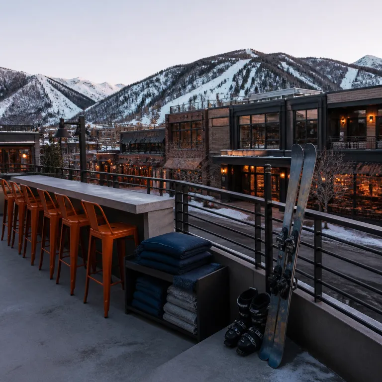 Best Après Ski Bars in Aspen: How to Match Your Hotel to the Scene
